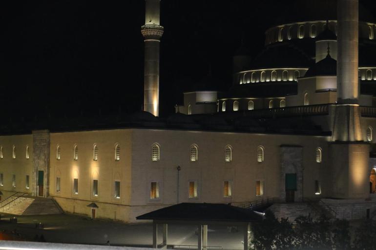 Türkiye’de tüm camilerde sela okundu