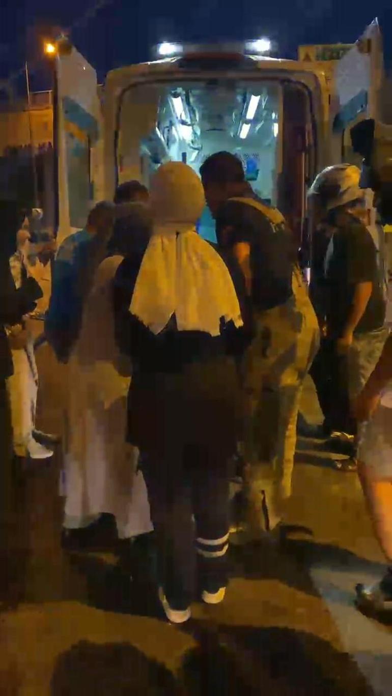 Arnavutköy’de otomobil elektrik direğine çarptı: 1’i çocuk 2 yaralı