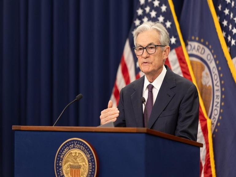 Trump, Fed Başkanı’nın görevden alınmayacağını açıkladı