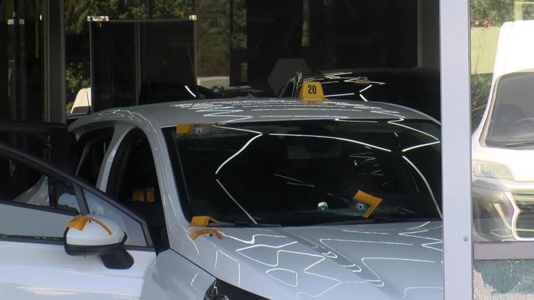 Küçükçekmecede oto galeriye kurşun yağmuru: 1 yaralı