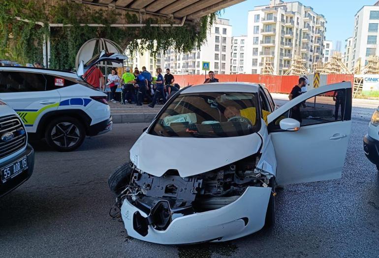 Polis otosu ile otomobil kavşakta çarpıştı; 2si polis, 3 yaralı