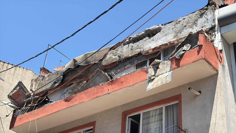 Kağıthanede balkonun çöktüğü anlar kamerada: Bina tahliye edilip mühürlendi