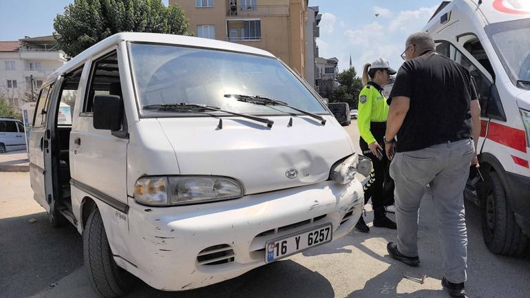 13 yaşındaki çocuğun kullandığı motosiklet, minibüsle çarpıştı: 2 yaralı