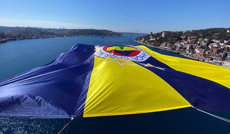 Fenerbahçe Beko’nun bayrakları köprüleri süsledi