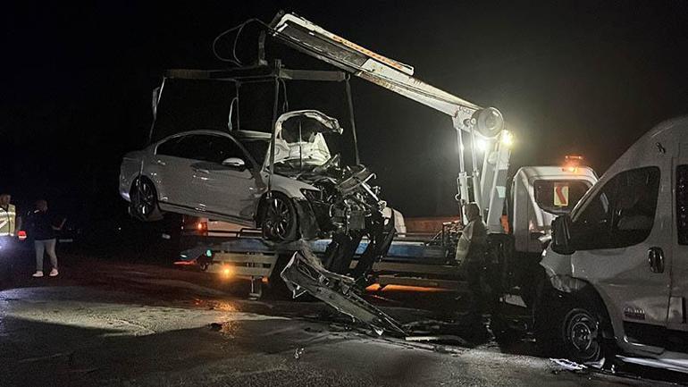 Kocaelide servis minibüsü ile otomobil çarpıştı; 10 yaralı