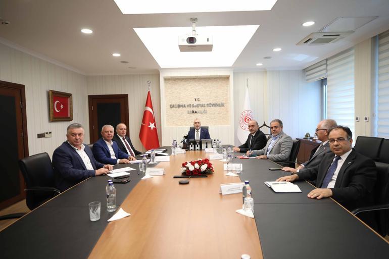 Kamu işçisine 3üncü zam teklifi; ilk 6 ay yüzde 24, sonraki 6 aylar için enflasyon oranı