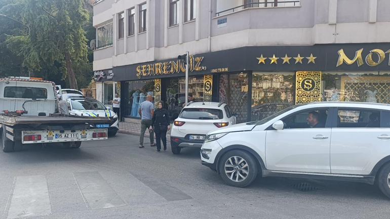 Amasyada, 3 kadının saniyelerle kurtulduğu kaza kamerada