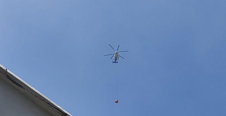 Sultangazide otluk alandaki yangın evlere sıçradı: İki gecekondu kullanılamaz hale geldi