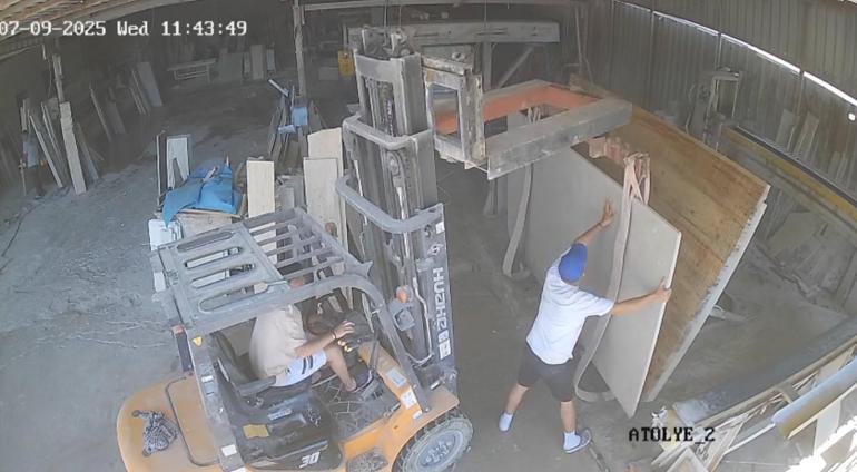 Üzerine 300 kiloluk mermer plaka düşen Furkan öldü; o anlar kamerada
