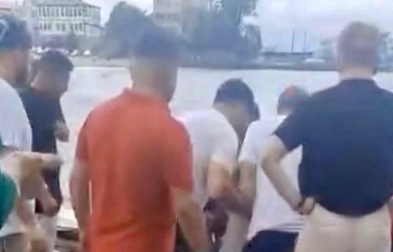 Denizde boğulma tehlikesi geçiren kızını kurtarmak isteyen baba, öldü