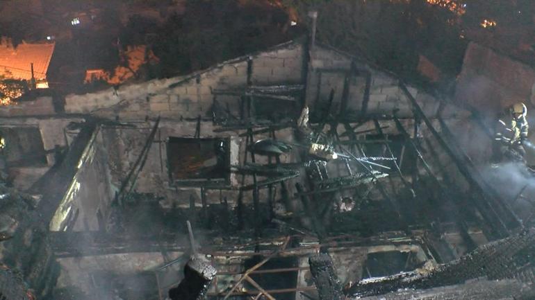 Gaziosmanpaşada 4 gecekondu alevlere teslim oldu