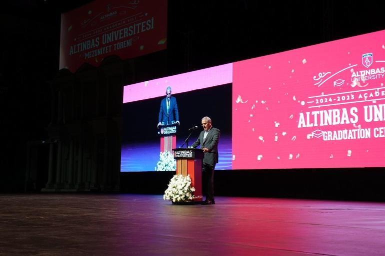 Altınbaş Üniversitesi’nde mezuniyet coşkusu
