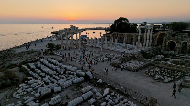 Antalyaya 1 günde 102 bin 6 yabancı turist geldi