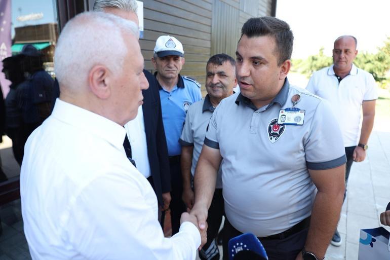 Çaya düşen 1,5 yaşındaki bebeği, parktaki güvenlik görevlisi kurtardı; o anlar kamerada