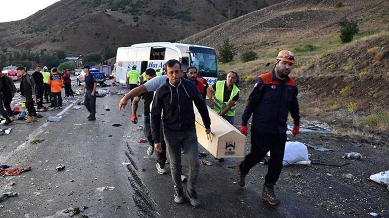 Sivasta yolcu otobüsü devrildi: 4 ölü, 40 yaralı