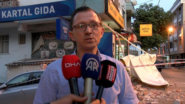 Küçükçekmecede 2 katlı binada balkon çöktü: Bina tahliye edilip mühürlendi