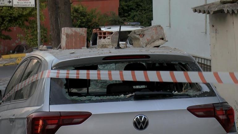 Küçükçekmecede 2 katlı binada balkon çöktü: Bina tahliye edilip mühürlendi