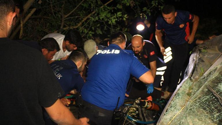 Otomobil, yoldan çıkıp tarlaya düştü; 1’i bebek 6 yaralı