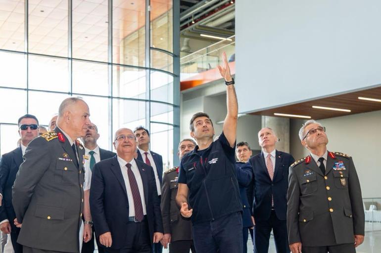 Millî Savunma Bakanı Yaşar Güler, Özdemir Bayraktar Millî Teknoloji Merkezini ziyaret etti