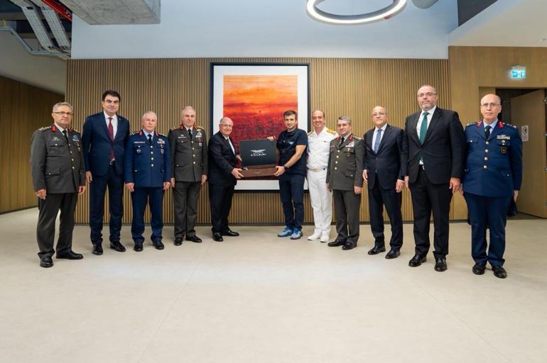 Millî Savunma Bakanı Yaşar Güler, Özdemir Bayraktar Millî Teknoloji Merkezini ziyaret etti