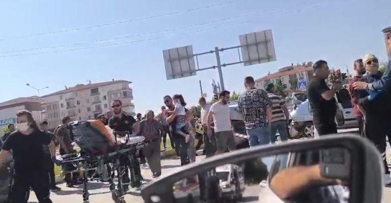 5 otomobilin karıştığı zincirleme kazada 6 yaralı