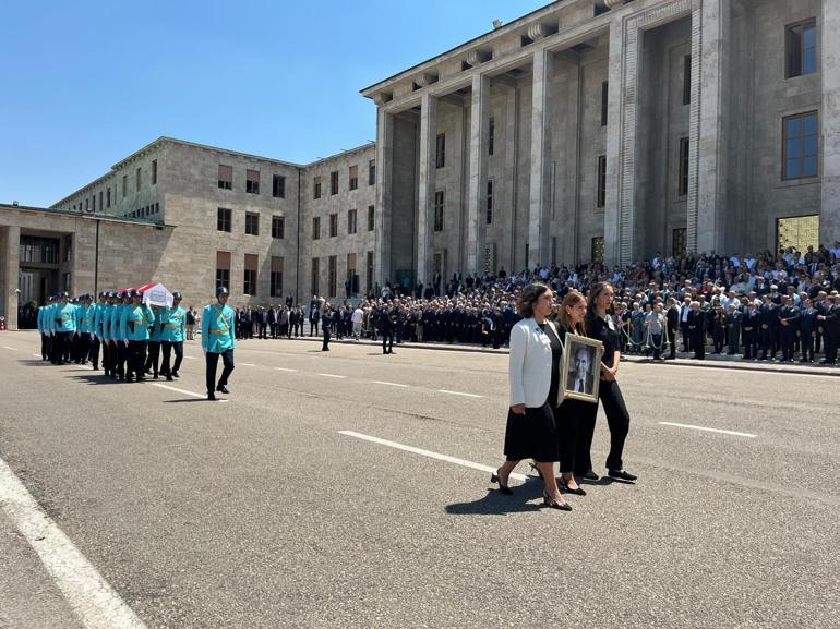 Eski CHP Genel Başkanı Öymen için TBMMde tören