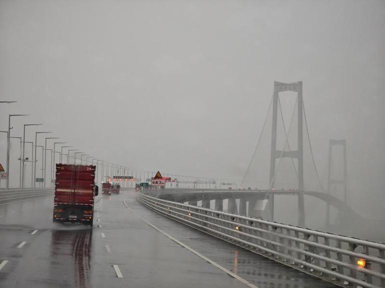 Hong Kong’da ‘Wipha’ tayfunu etkili oluyor