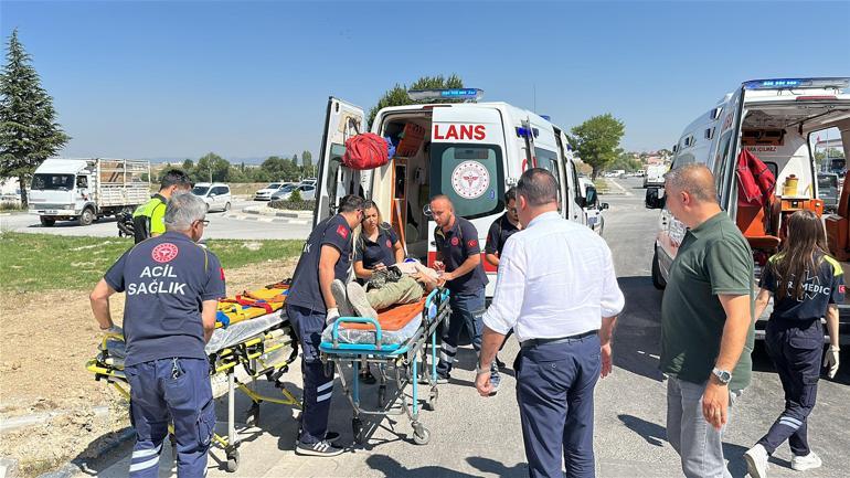 Servis otobüsü, akaryakıt tankerine çarptı; 35 yaralı
