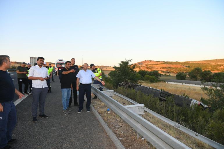 Balıkesirde yolcu otobüsü şarampole devrildi; 27 yaralı