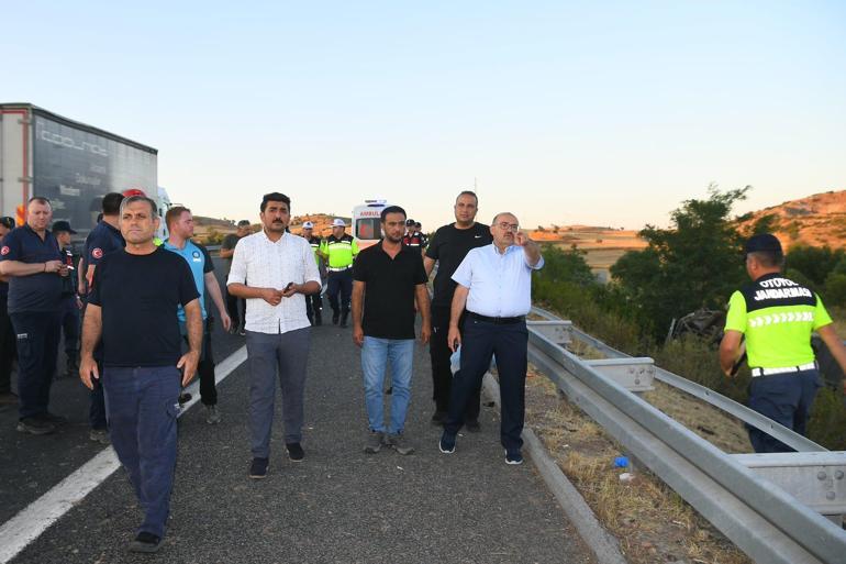 Balıkesirde yolcu otobüsü şarampole devrildi; 27 yaralı