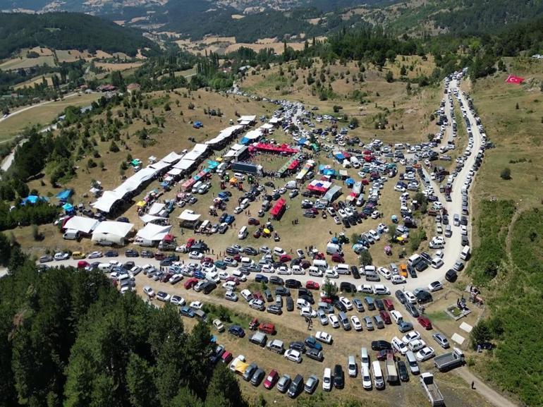 Rakibini karıştırıp seyirciyle güreşti