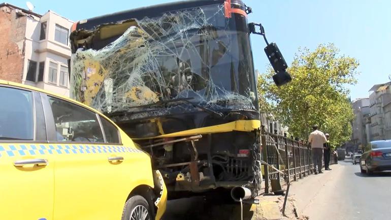 Beyoğlunda İETT otobüsü 10 araca çarptı; şoför adliyeye sevk edildi