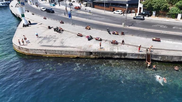 İstanbulda sıcak havadan bunalanlar boğazda serinledi