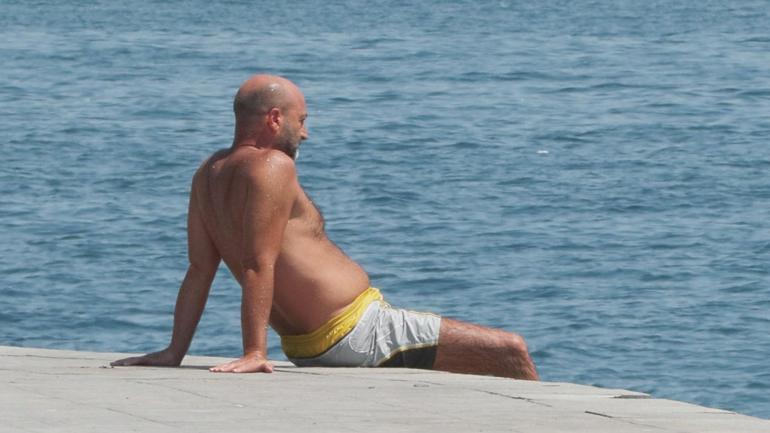 İstanbulda sıcak havadan bunalanlar boğazda serinledi