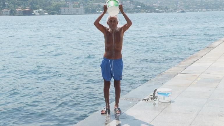 İstanbulda sıcak havadan bunalanlar boğazda serinledi