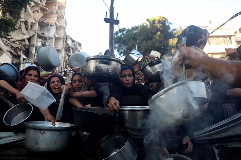 Gazzede son 24 saatte 10 kişi açlıktan hayatını kaybetti