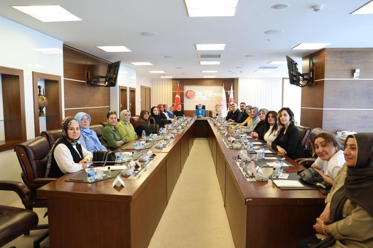 Bakan Göktaş, şehit eşleriyle bir araya geldi