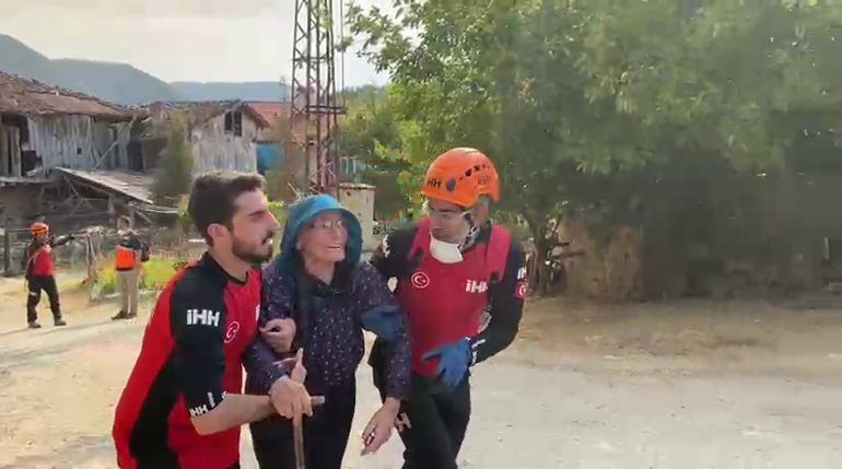 Karabükte orman yangınına müdahale sürüyor; 10 köy boşaltıldı, 55 hektar alan zarar gördü