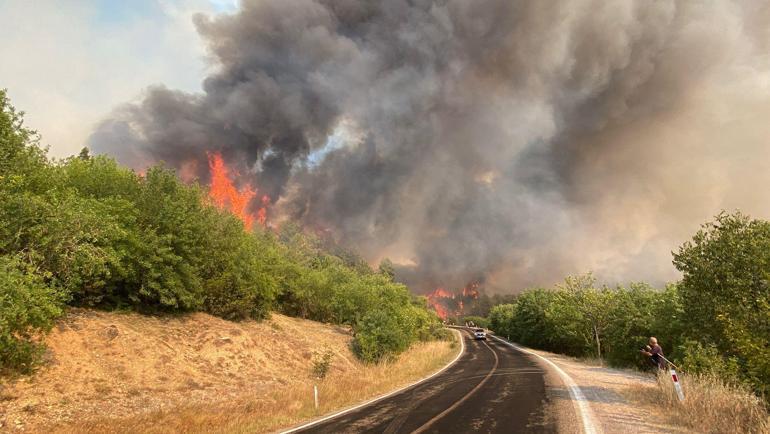 Karabükte orman yangınına müdahale sürüyor; 10 köy boşaltıldı, 55 hektar alan zarar gördü