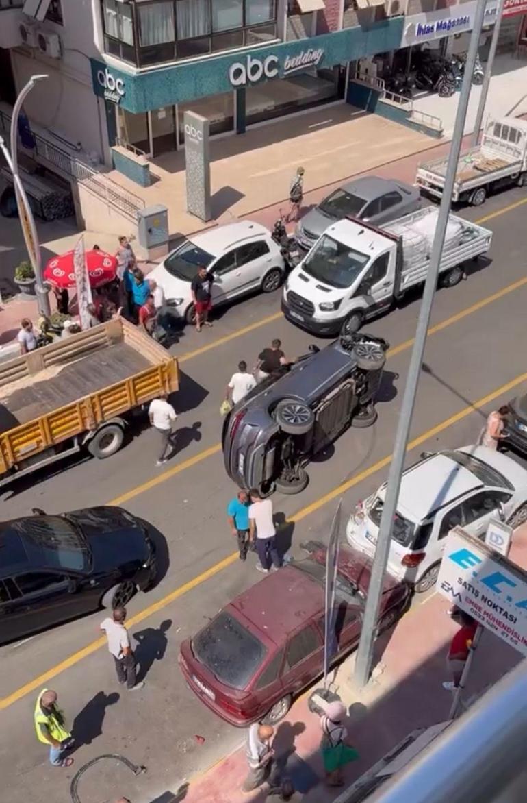 Yalovada cip, park halindeki 2 otomobile çarparak devrildi; kaza kamerada