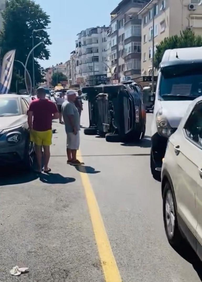 Yalovada cip, park halindeki 2 otomobile çarparak devrildi; kaza kamerada