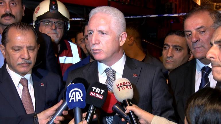 Beyoğlunda 3 katlı binada, patlama sonrası kısmi çökme; o anlar kamerada