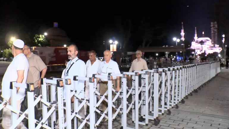 Ayasofyanın ibadete açılışının 5inci yılı vesilesiyle sabah namazında bir araya gelindi