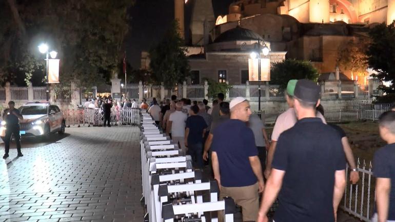 Ayasofyanın ibadete açılışının 5inci yılı vesilesiyle sabah namazında bir araya gelindi