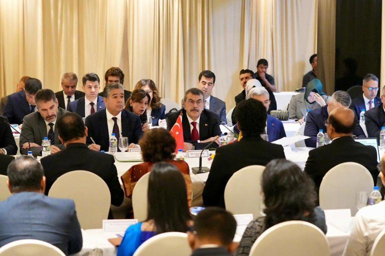 Bakan Tekin, Sri Lanka’da