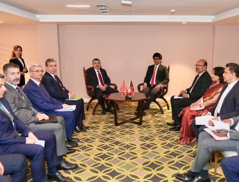 Bakan Tekin, Sri Lanka’da