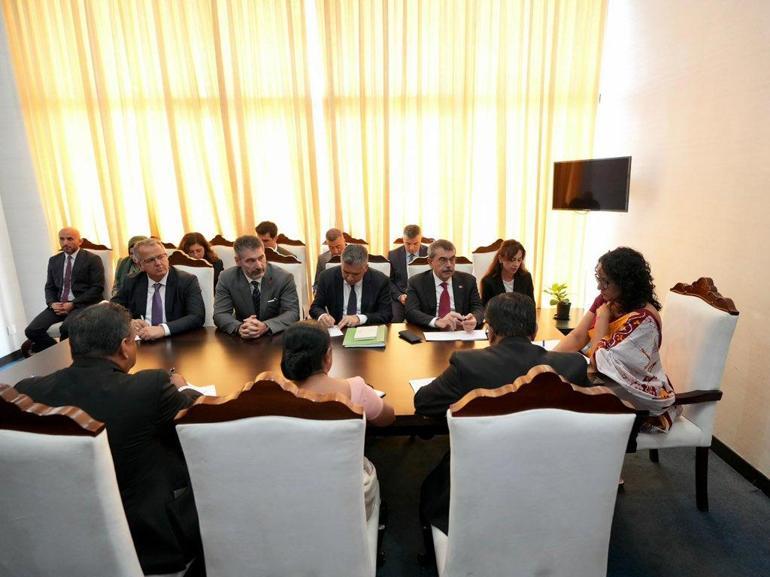Bakan Tekin, Sri Lanka Başbakanı Amarasuriya ile görüştü