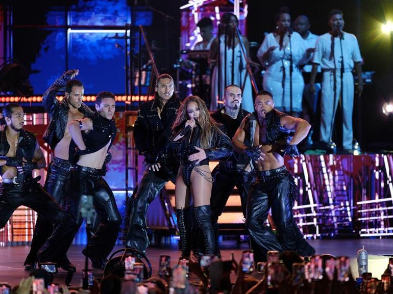 Jennifer Lopez, Antalyada konser verip doğum gününü kutladı