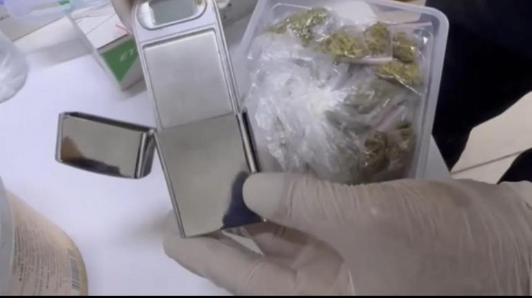 Kağıthanede uyuşturucu satıcısına suçüstü: 5 milyon liralık kokain ele geçirildi