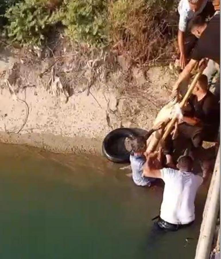 Sulama kanalına düşen çocuğu vatandaşlar kurtardı; o anlar kamerada